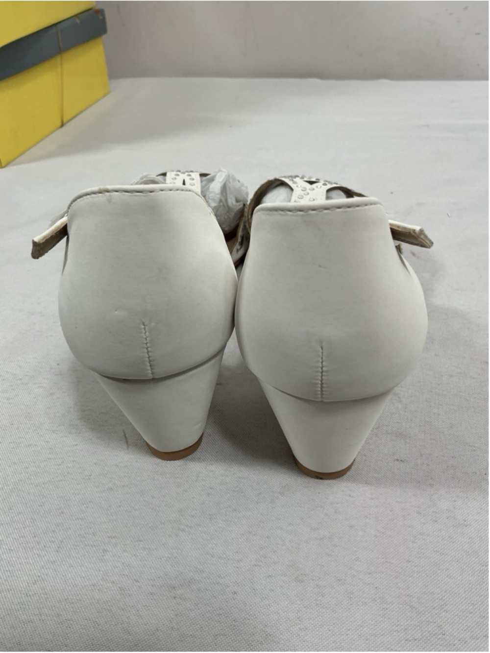 Womans New In Box Forever Link Blaze Strappy Wedge Sandals Size 7 White - Picture 4 of 6